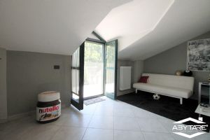Villa indipendente su tre lati