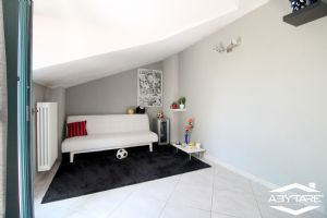 Villa indipendente su tre lati