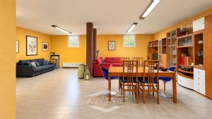 Villa indipendente su tre lati