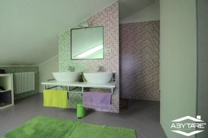 Villa indipendente su tre lati