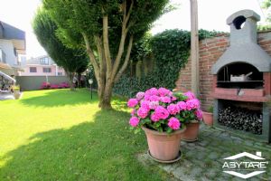Villa indipendente su tre lati