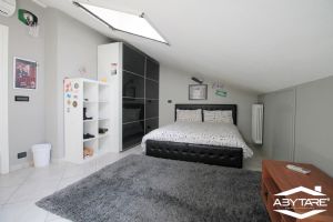 Villa indipendente su tre lati