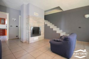 Villa indipendente su tre lati