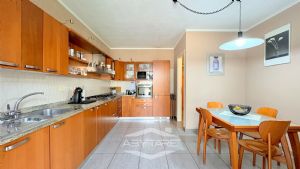Villa indipendente su tre lati