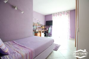 Villa indipendente su tre lati