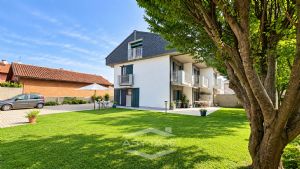 Villa indipendente su tre lati