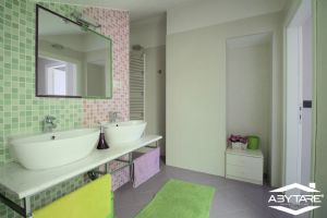 Villa indipendente su tre lati