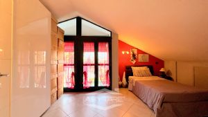 Villa indipendente su tre lati