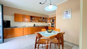 Villa indipendente su tre lati