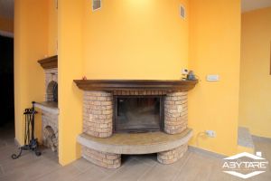 Villa indipendente su tre lati