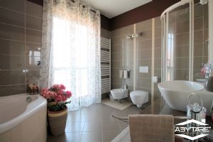 Villa indipendente su tre lati