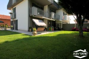 Villa indipendente su tre lati
