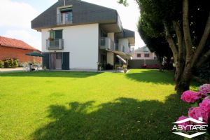 Villa indipendente su tre lati