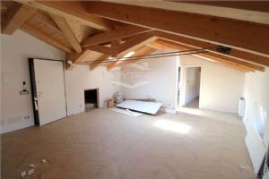 VILLAFRANCA PIEMONTE QUADRILOCALE MANSARDATO COMPLETAMENTE RISTRUTTURATO CL A4
