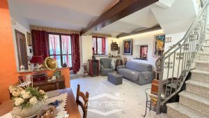 Porzione di casa su due livelli, in bifamiliare