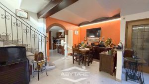Porzione di casa su due livelli, in bifamiliare