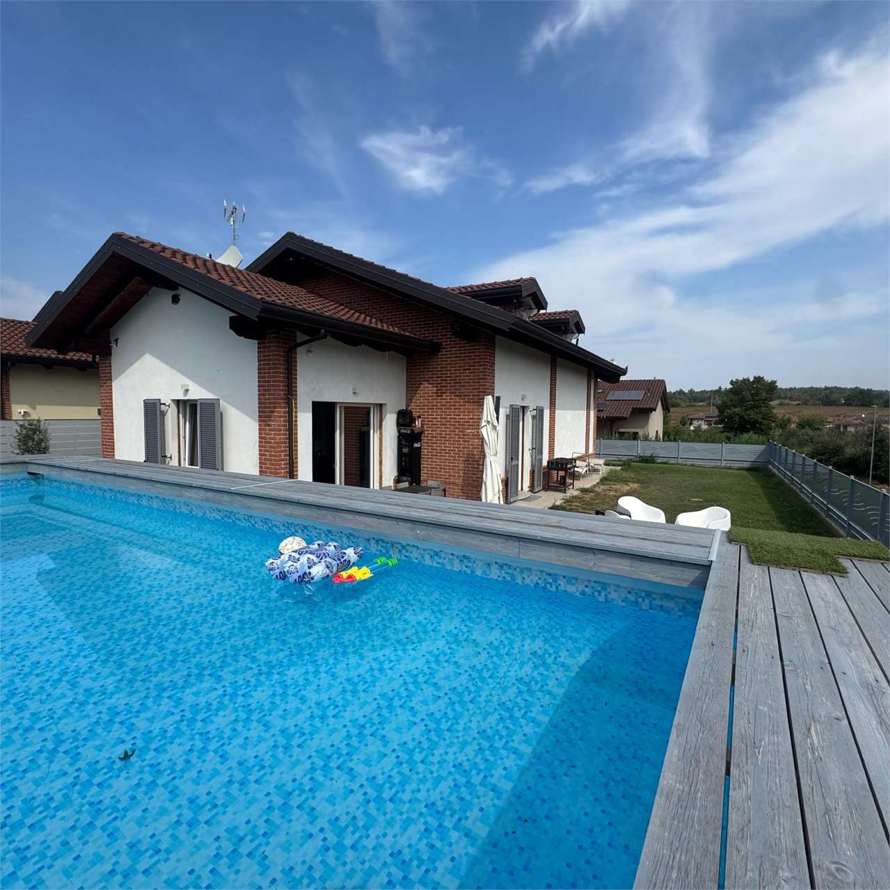 ASTI PALUCCO PORZIONE DI VILLA BIFAMILIARE CON PISCINA
