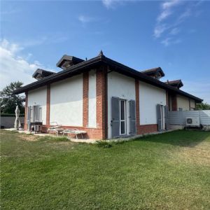 ASTI PALUCCO PORZIONE DI VILLA BIFAMILIARE CON PISCINA