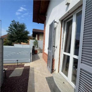 ASTI PALUCCO PORZIONE DI VILLA BIFAMILIARE CON PISCINA