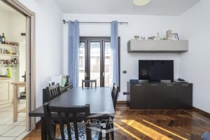 VIA TRIPOLI - BILOCALE CON ARREDO VOLENDO INCLUSO ...