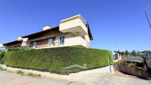 Quadrilocale con giardino in vendita a Carignano