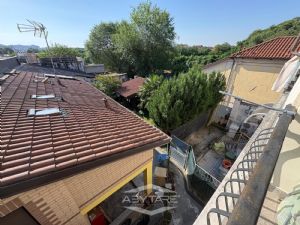 TRILOCALE COMPLETAMENTE RISTRUTTURATO IN PICCOLA PALAZZINA