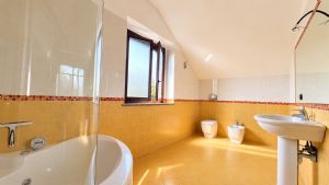 La tua casa Abytare..
Alcune immagini di questo an...