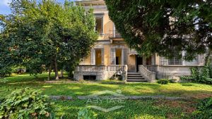 Casa storica in vendita in centro paese