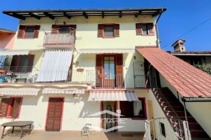 Appartamento bilivello in bifamiliare in vendita a Carignano