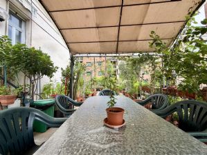 Appartamento con ampio terrazzo privato