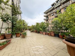 Appartamento con ampio terrazzo privato