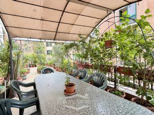 Appartamento con ampio terrazzo privato