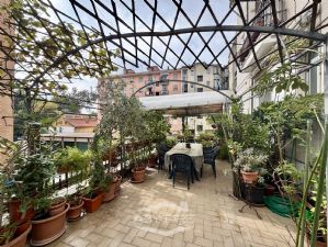 Appartamento con ampio terrazzo privato