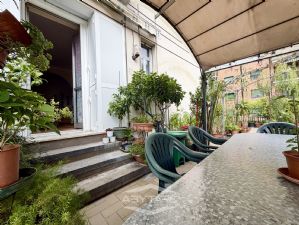 Appartamento con ampio terrazzo privato