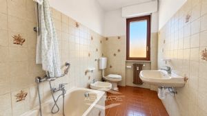 Appartamento quadrilocale con terrazzo in piccolo contesto