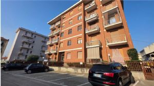 ASTI – PORTA TORINO: ULTIMO PIANO PANORAMICO, TRIPLA ESPOSIZIONE, ASCENSORE E BOX AUTO!