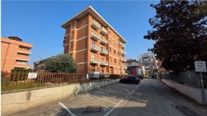 ASTI – PORTA TORINO: ULTIMO PIANO PANORAMICO, TRIPLA ESPOSIZIONE, ASCENSORE E BOX AUTO!