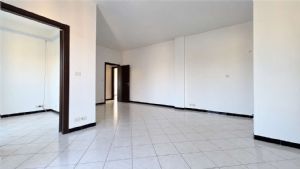 ASTI – PORTA TORINO: ULTIMO PIANO PANORAMICO, TRIPLA ESPOSIZIONE, ASCENSORE E BOX AUTO!