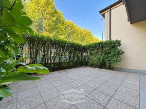 Nichelino, viale Matteotti - vendita 4L con ampio giardino e box auto.