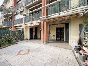 Nichelino, viale Matteotti - vendita 4L con ampio giardino e box auto.