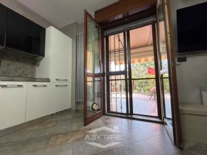 Nichelino, viale Matteotti - vendita 4L con ampio giardino e box auto.