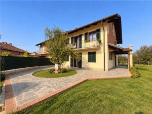 SPLENDIDA CASA RISTRUTTURATA CON TERRENO E RUSTICO