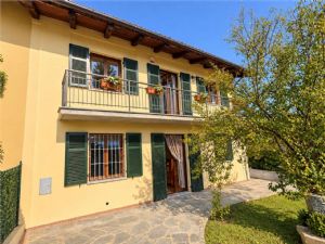SPLENDIDA CASA RISTRUTTURATA CON TERRENO E RUSTICO