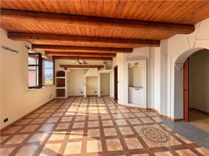 SPLENDIDA CASA RISTRUTTURATA CON TERRENO E RUSTICO