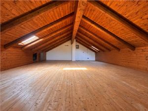 SPLENDIDA CASA RISTRUTTURATA CON TERRENO E RUSTICO