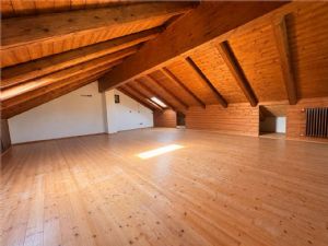SPLENDIDA CASA RISTRUTTURATA CON TERRENO E RUSTICO