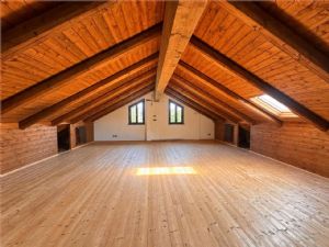 SPLENDIDA CASA RISTRUTTURATA CON TERRENO E RUSTICO