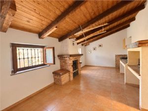 SPLENDIDA CASA RISTRUTTURATA CON TERRENO E RUSTICO