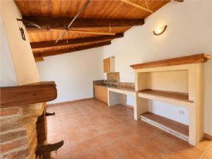 SPLENDIDA CASA RISTRUTTURATA CON TERRENO E RUSTICO