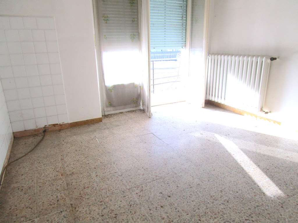 CASA INDIPENDENTE CON 4 IMMOBILI, 4 BOX E CORTILE